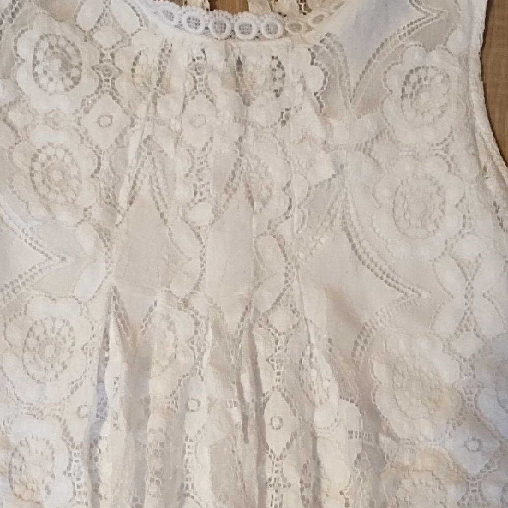 Amazon White Floral Lace Blouse - Picture 3 of 6